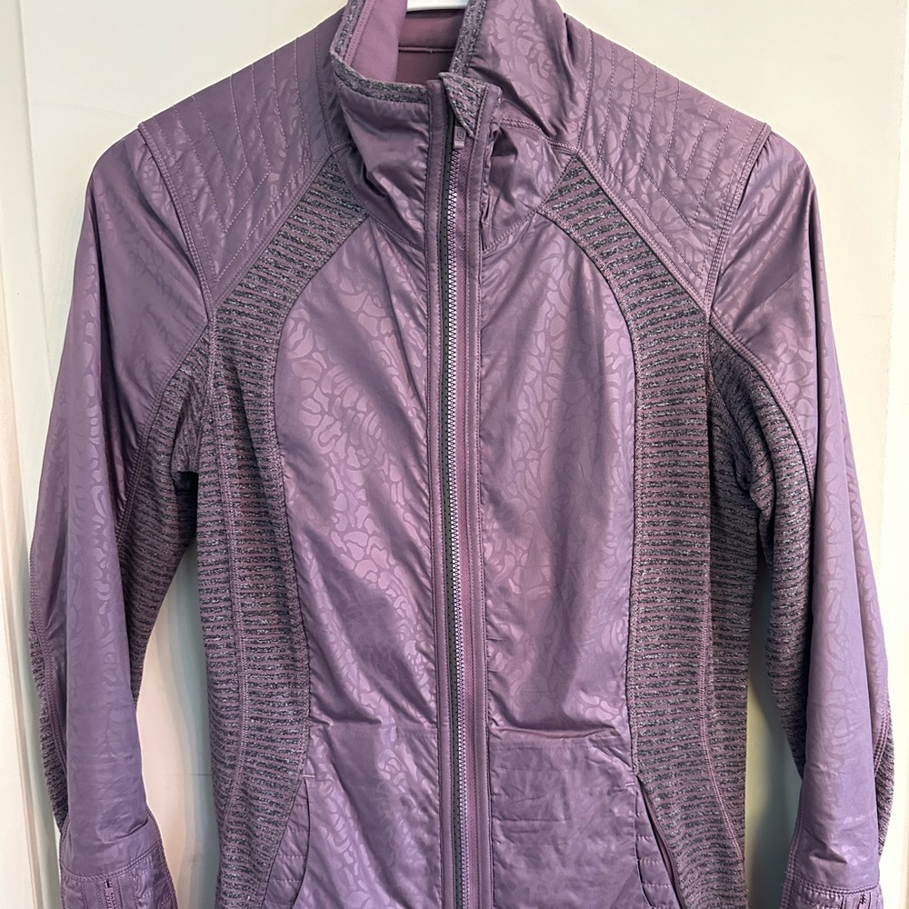 Lululemon Jacket light purple. Fancy designs. Multiple pockets. 6